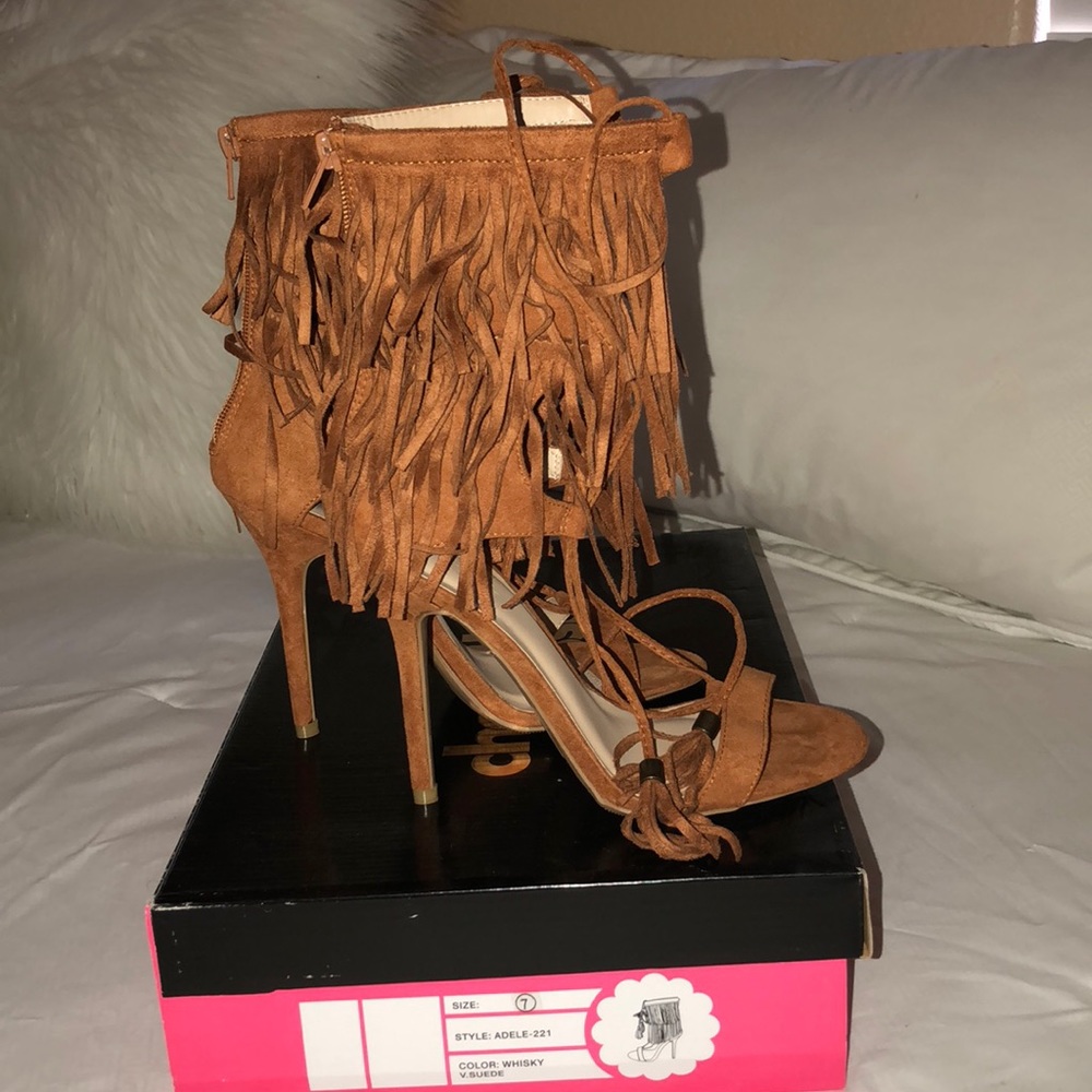 FRINGE HEEL